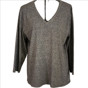RAFAELLA GREY V-NECK DESIGN TOP